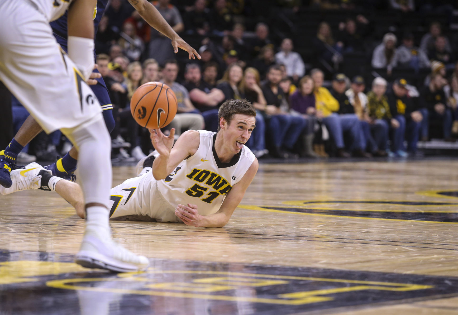 010218-IOWA-BASKETBALL-024